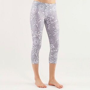 RARE Lululemon Wunder Under Crop